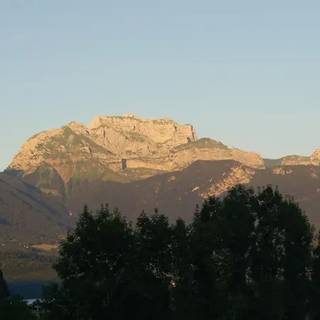Chalet Vue Sur Lac Et Montagne *